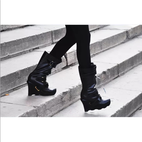 Authentic Louis Vuitton ski boot wedge runway 37.5 - Picture 8 of 8